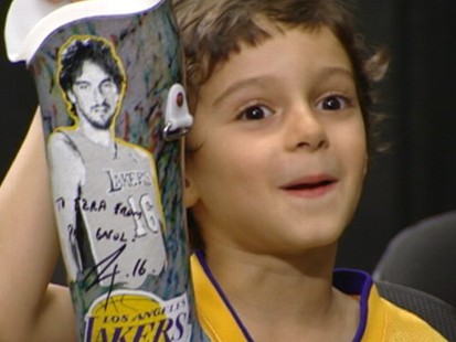 VIDEO: The 4-year-old with prosthetic limbs meets his basketball hero Pau Gasol.