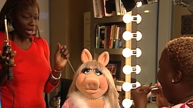 Miss Piggy 'Smells Bacon' in Dressing Room on 'Good Morning America ...