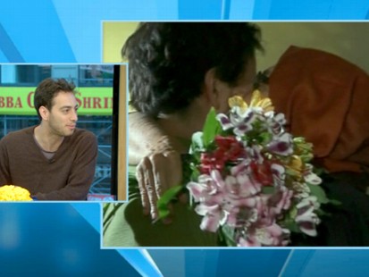 VIDEO: Brother Watches Hikers Reunite With Moms