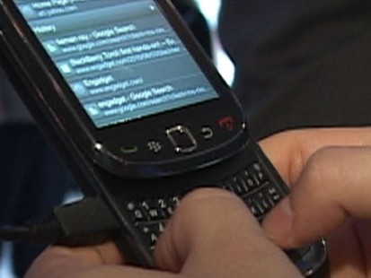 VIDEO: Which is Better, Iphone or Blackberry?