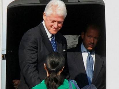 VIDEO: Former President Bill Clinton secures a pardon for Laura Ling and Euna Lee.