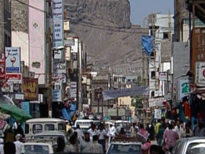 VIDEO: U.S. Gen. David Petraeus promises to deliver aid to Yemen government.
