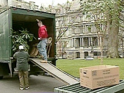 VIDEO: Movers unloading a truck.