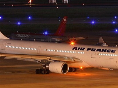 VIDEO: Aviation officials say planes disappearance hours into flight is unusual.