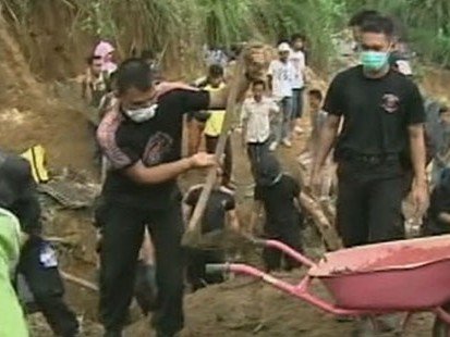 VIDEO: Indonesian Villagers Use Bare Hands to Dig Corpses