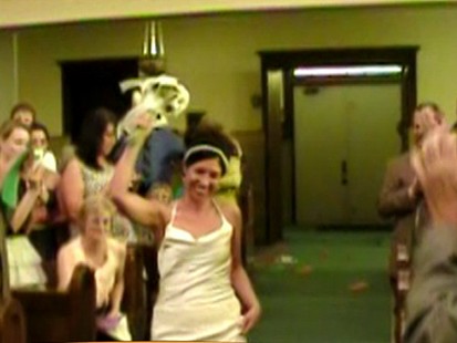 VIDEO: Jill and Kevin Heinz choreographed a dance for their walk down the aisle.