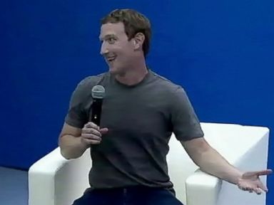 VIDEO: The Facebook CEO surprised university students in Beijing by speaking Mandarin.