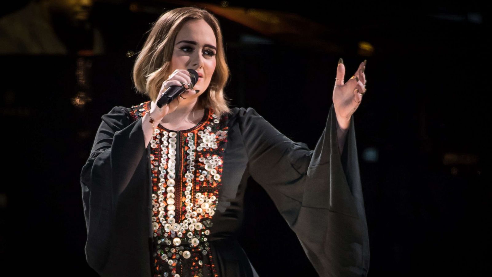 Adele Wore Commission While Promoting Her Album '30