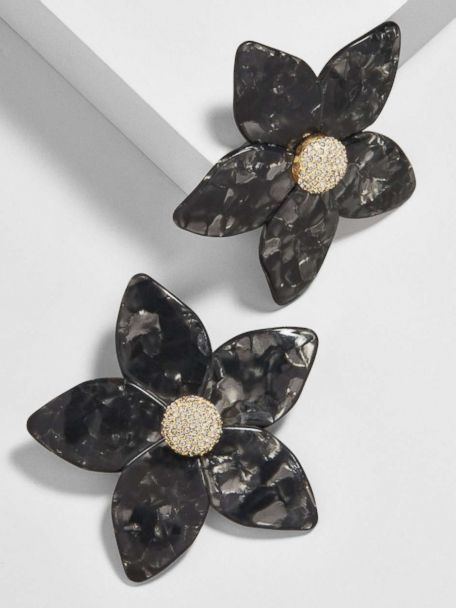 Mini amariella flower on sale stud resin earrings