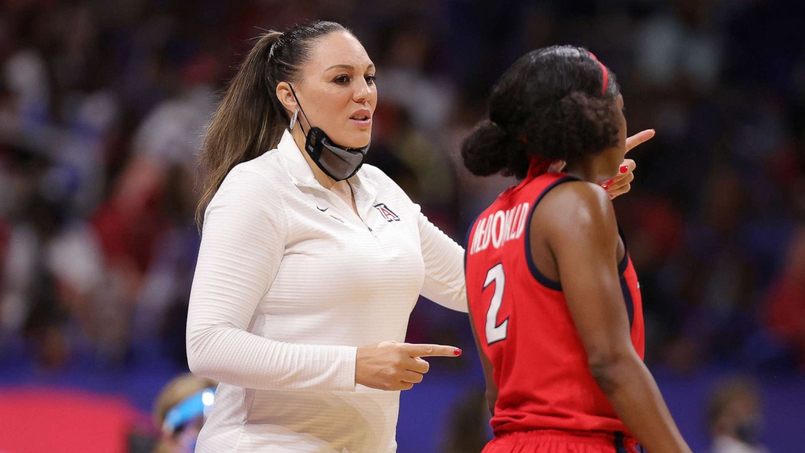 NCAA coach reportedly pumped breast milk during halftime of women's  championship game - Good Morning America