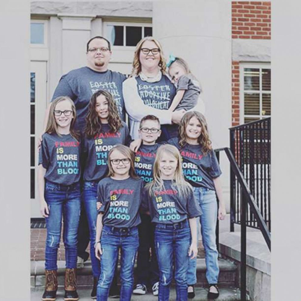 VIDEO: Family adopts 5 siblings from foster care in time to share 1st Christmas together 