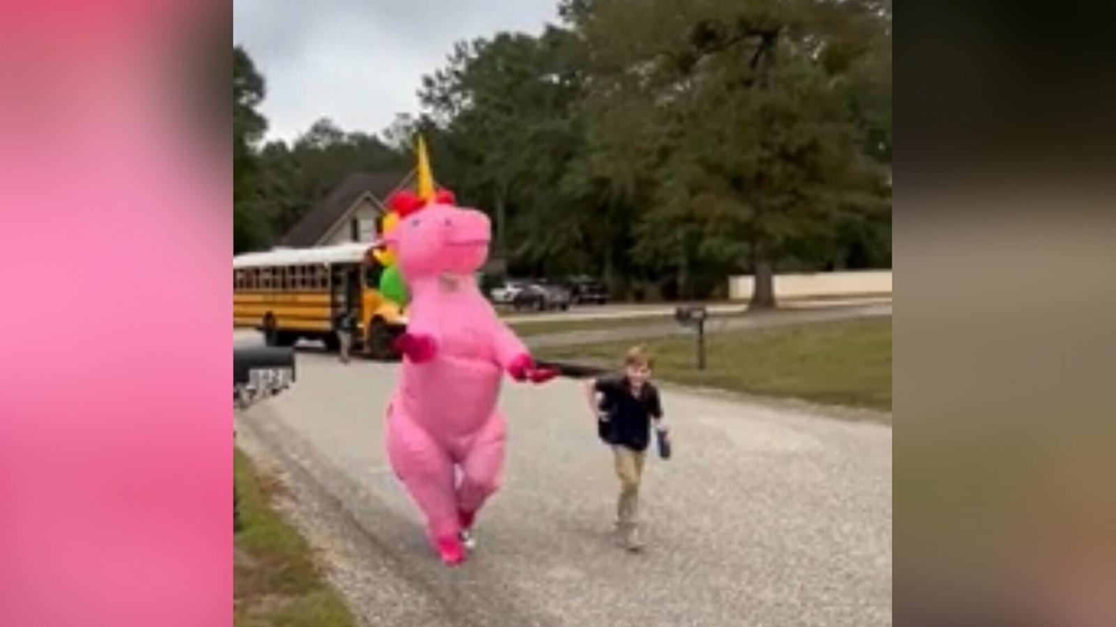 PHOTO: Alabama mom's best friend surprised her 9-year-old son dressing as a Unicorn at a bus stop.