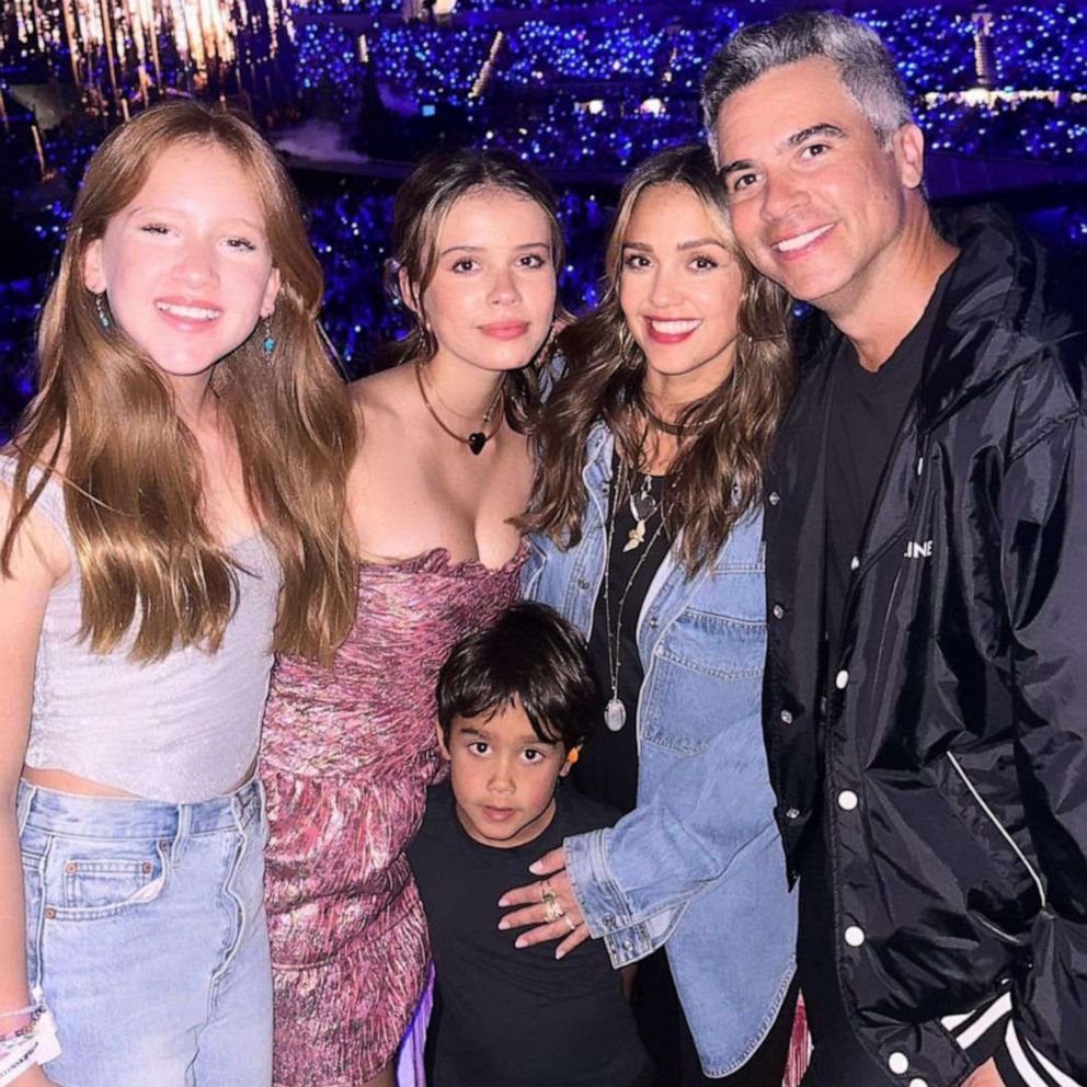 Jessica Alba attends Taylor Swift's Eras Tour 'with the fam': See the ...