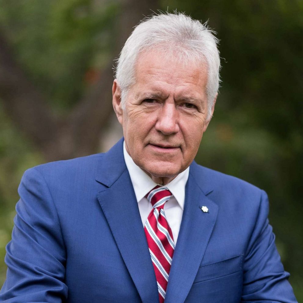 Jeopardy!' pays tribute to Alex Trebek in its first episode since his death 