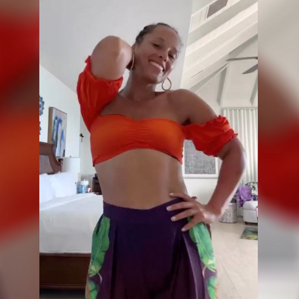VIDEO: Alicia Keys shows off her painting skills 