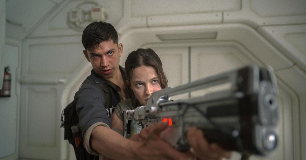 PHOTO: Archie Renaux as Tyler and Cailee Spaeny as Rain Carradine in 20th Century Studios' ALIEN: ROMULUS. 