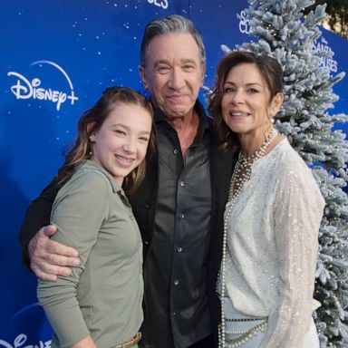 Tim allen steps out with wife jane hajduk, daughter elizabeth at 'the santa  clauses' premiere