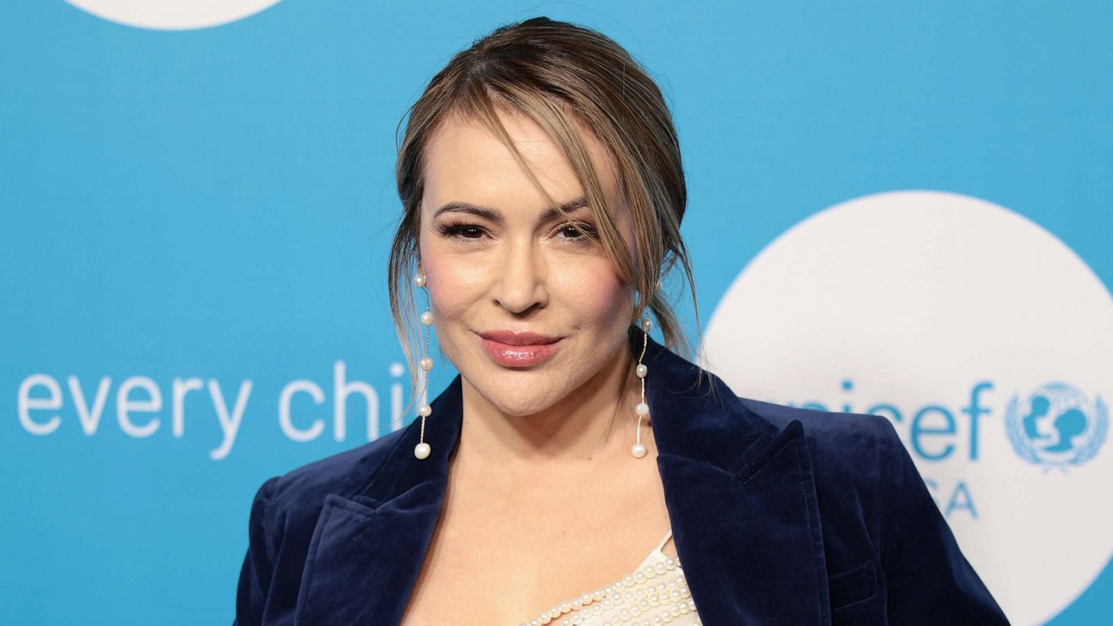 Alyssa Milano picks a winning look ahead of Super Bowl with her