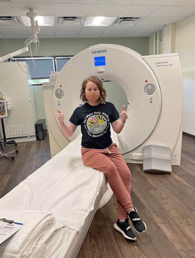 PHOTO: Amanda Hunt, 39, of Florida, was diagnosed in 2020 with stage IV melanoma.