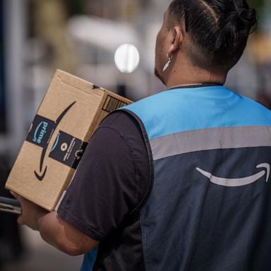 PHOTO: An Amazon messenger delivers a package, Sept. 16, 2023, in New York City.