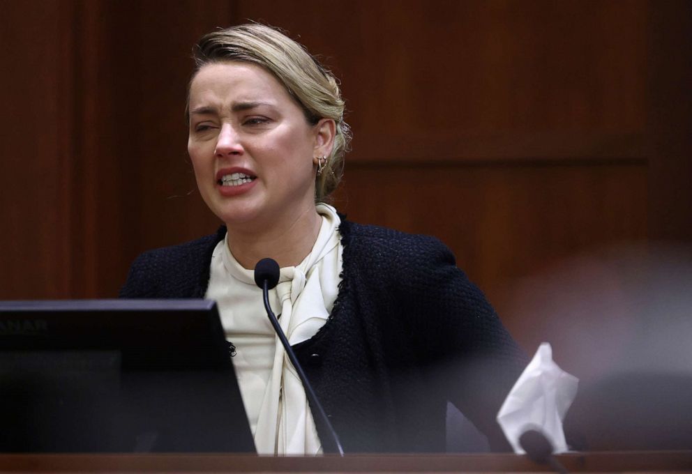 PHOTO: Actor Amber Heard testifies in the courtroom at the Fairfax County Circuit Court in Fairfax, Va., May 5, 2022.