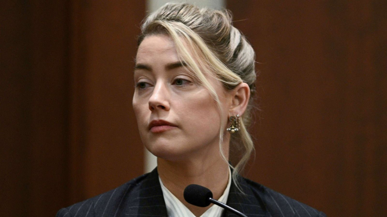 PHOTO: Amber Heard looks on in the courtroom at the Fairfax County Circuit Courthouse in Fairfax, Va., on May 17, 2022.