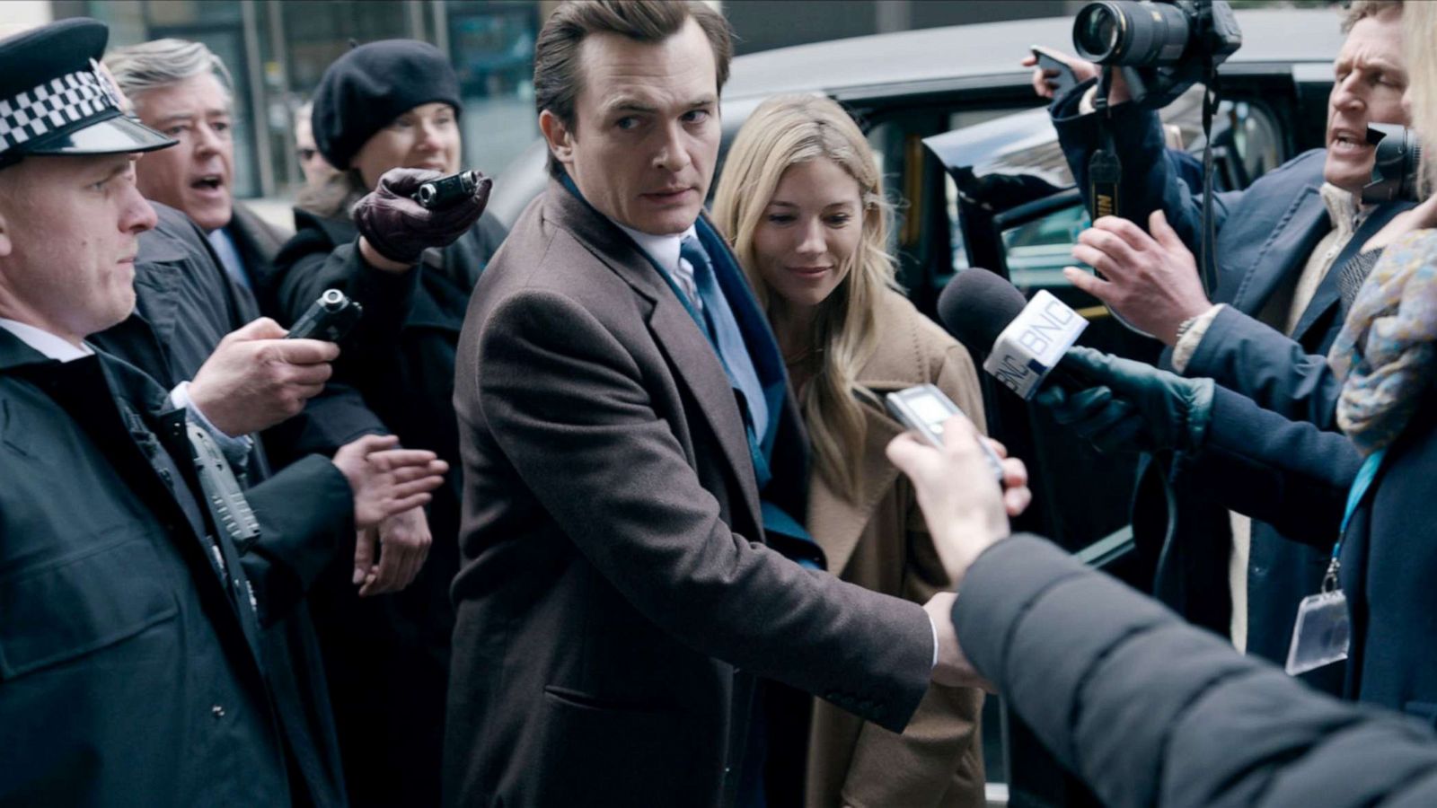 PHOTO: Sienna Miller and Rupert Friend appear in Anatomy of a Scandal.