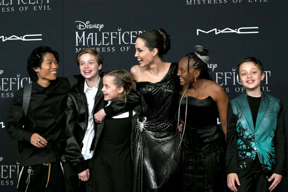 PHOTO: (L-R) Pax Thien Jolie-Pitt, Shiloh Nouvel Jolie-Pitt, Vivienne Marcheline Jolie-Pitt, Angelina Jolie, Zahara Narley Jolie-Pitt and Knox Leon Jolie-Pitt at the premiere of Disney's "Maleficent: Mistress Of Evil", September 30, 2019, in Los Angeles.