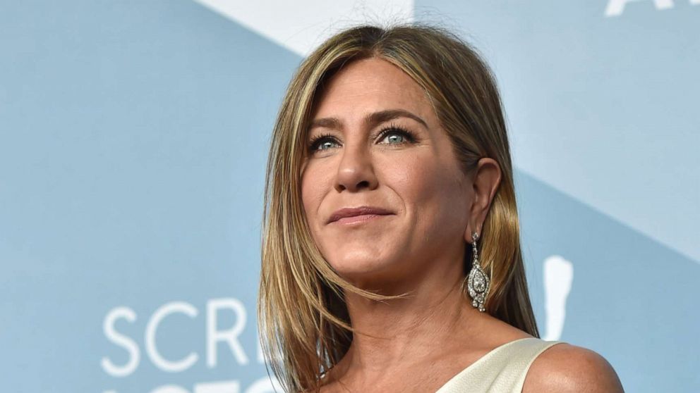 VIDEO: Jennifer Aniston went to great lengths to keep her gown wrinkle-free