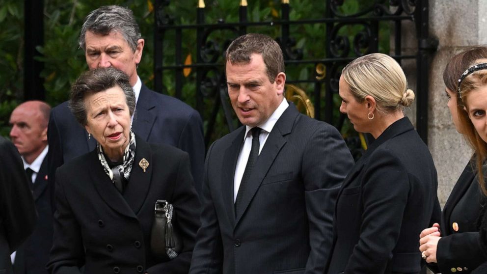PHOTO: Timothy Laurence, Anne, Princess Royal, Peter Phillips and Zara Phillips view the flowers left by mourners outside Balmoral Castle, Sept. 10, 2022, in Aberdeen, Scotland. 