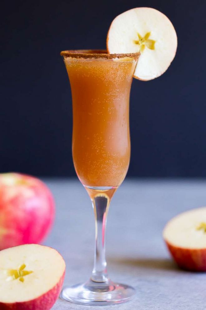 Apple Cider Mimosa - Easy & delicious Thanksgiving coctail