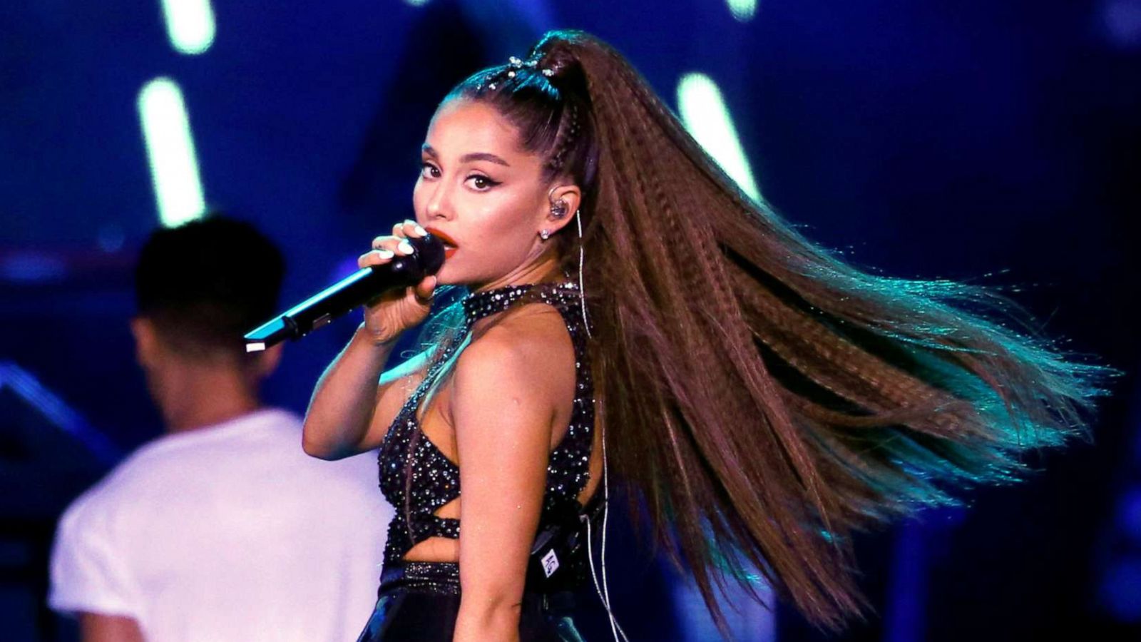 Ariana Grande And Taylor Swift Lead 2019 Mtv Vma Nominations