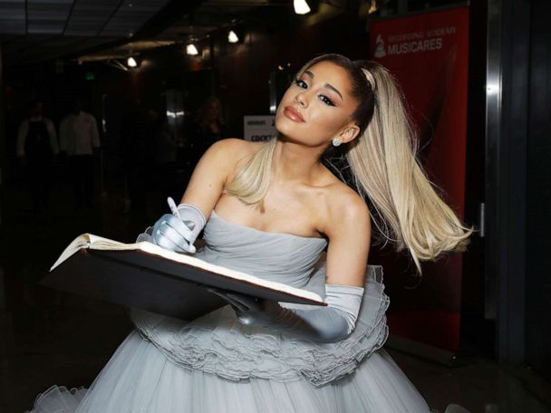 Ariana Grande shows off her rarely-seen natural curls - Good Morning America