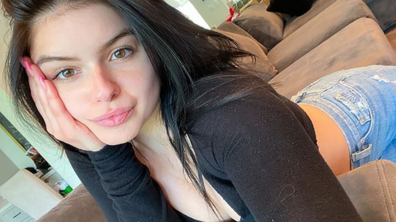 PHOTO: Ariel Winter sharing makeup-free photos