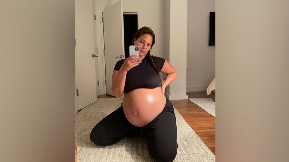 Pregnant model Ashley Graham shows off her 'well greased belly' - ABC News