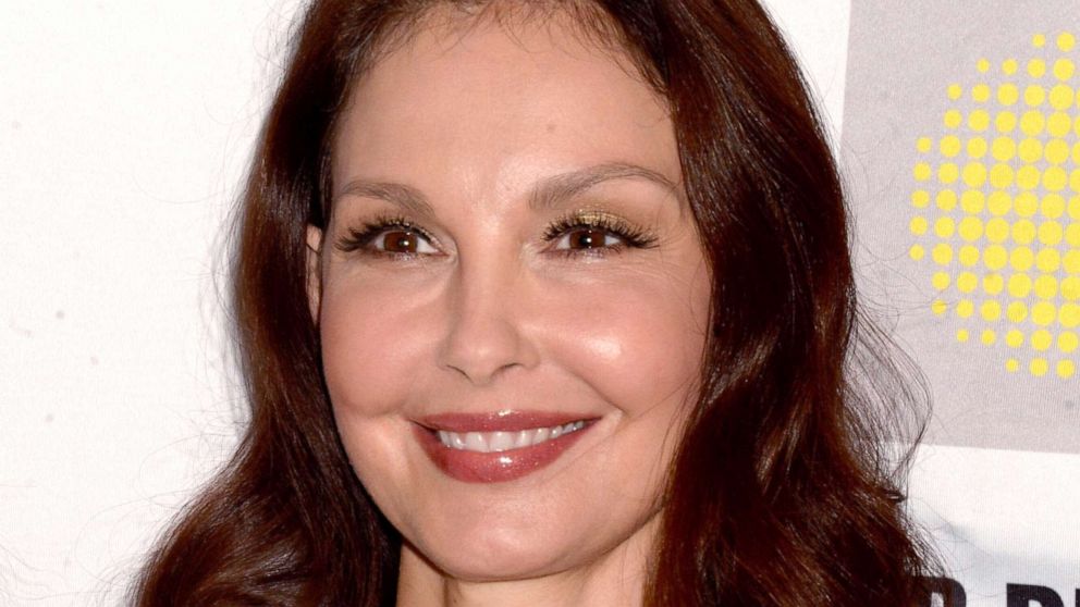 VIDEO: Ashley Judd hikes Swiss Alps after life-threatening accident in Congo rainforest