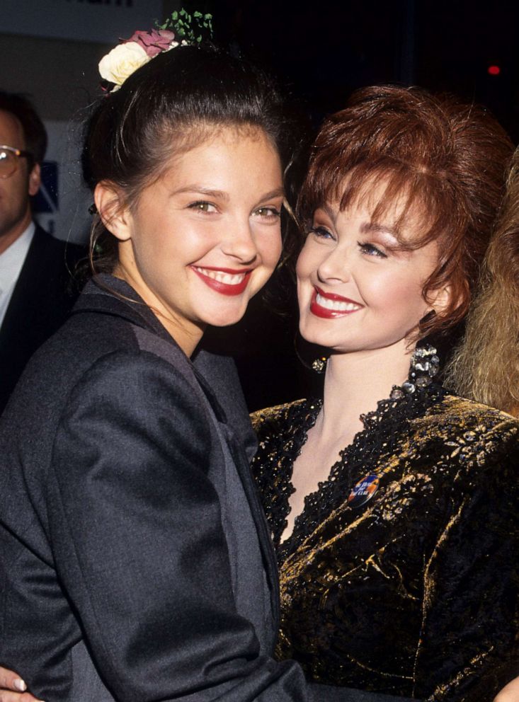 PHOTO: Ashley Judd and Naomi Judd during APLA 6th Commitment to Life Concert Benefit at Universal Amphitheater in Universal City, Calif. in 1992.