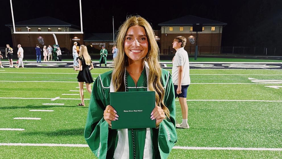 PHOTO: Aubrey Barnett, 17, graduated from Walnut Grove High School in Loganville, Georgia on May 20, after fighting cancer her senior year.