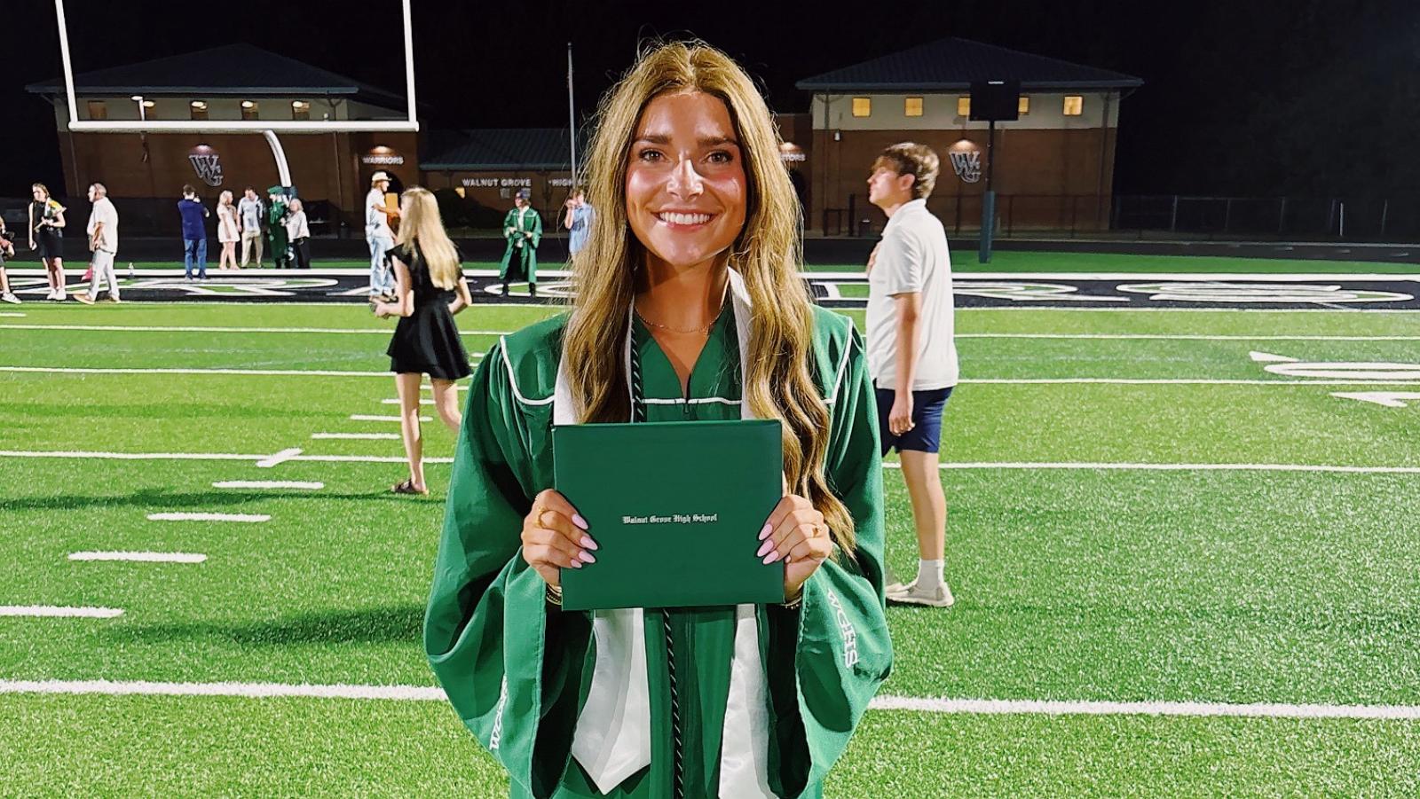 PHOTO: Aubrey Barnett, 17, graduated from Walnut Grove High School in Loganville, Georgia on May 20, after fighting cancer her senior year.