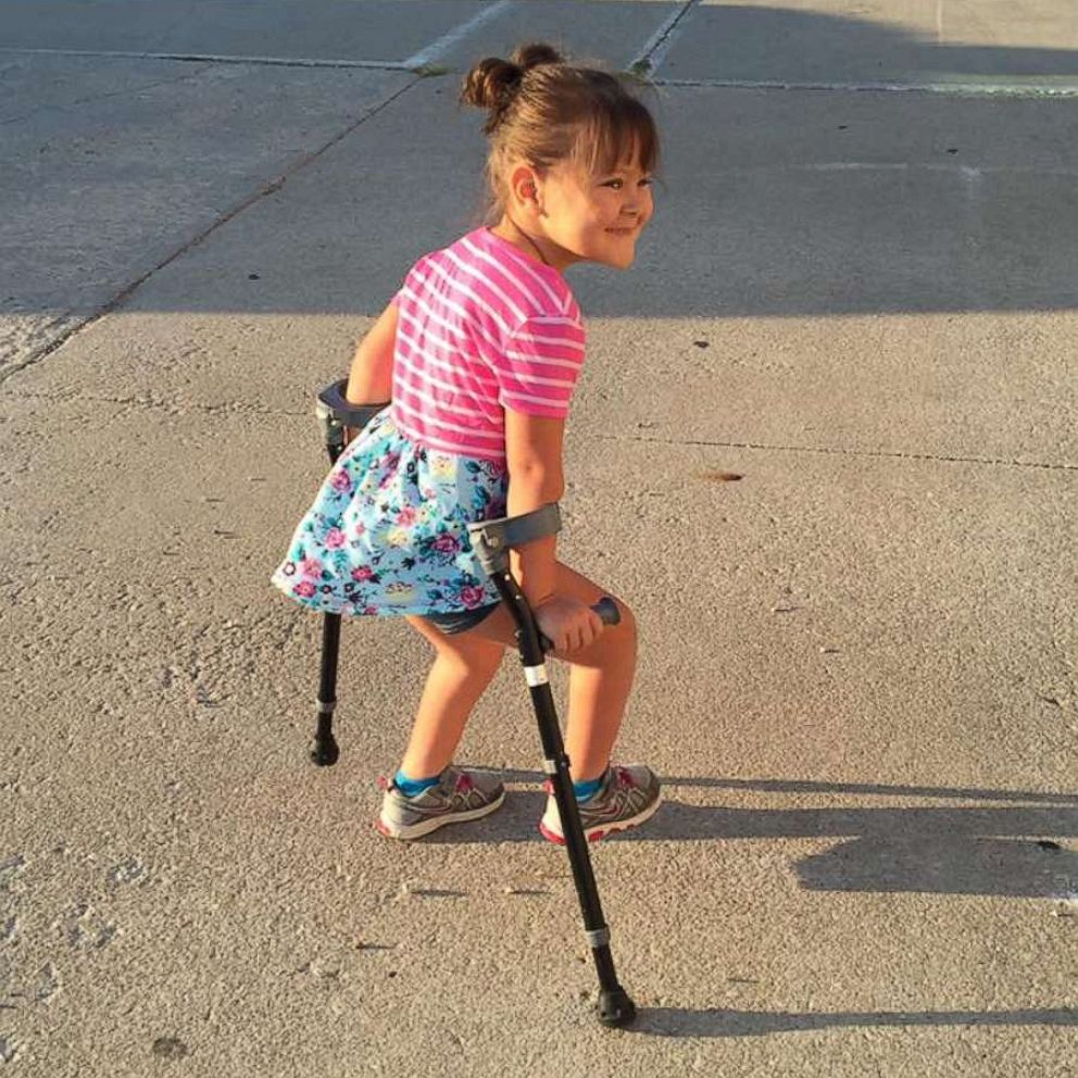 VIDEO: Girl with spina bifida chases her dreams by running in her first track race 