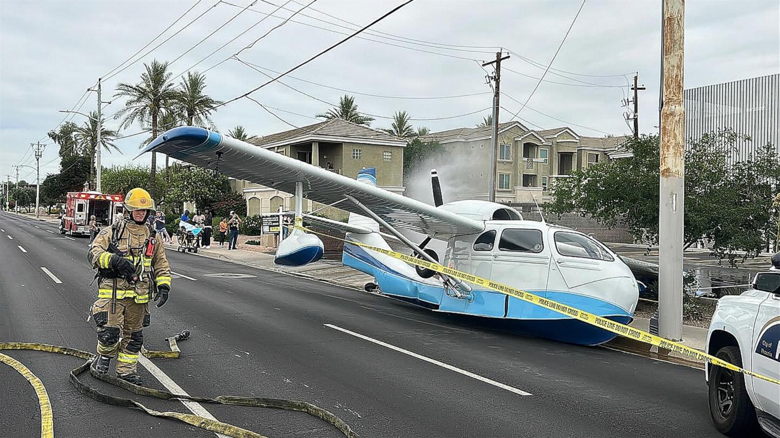 PHOTO: Pilot Mike Tragarz landed a small seaplane on a Phoenix, Arizona street after having engine issues.