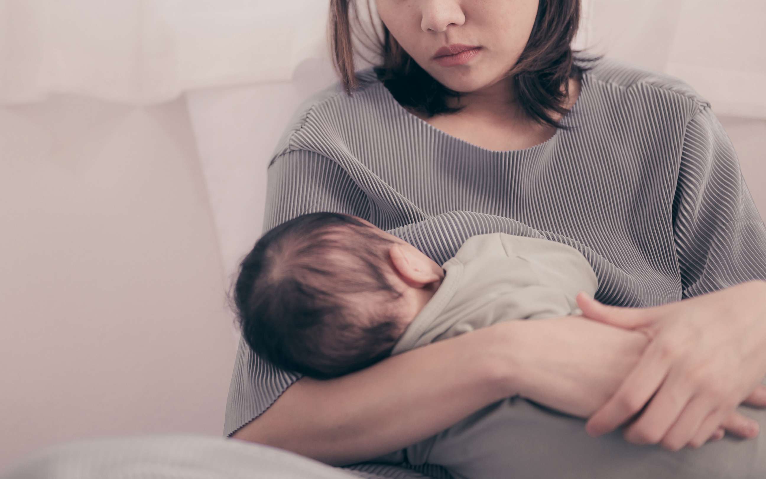 PHOTO: A mom and baby at home. 