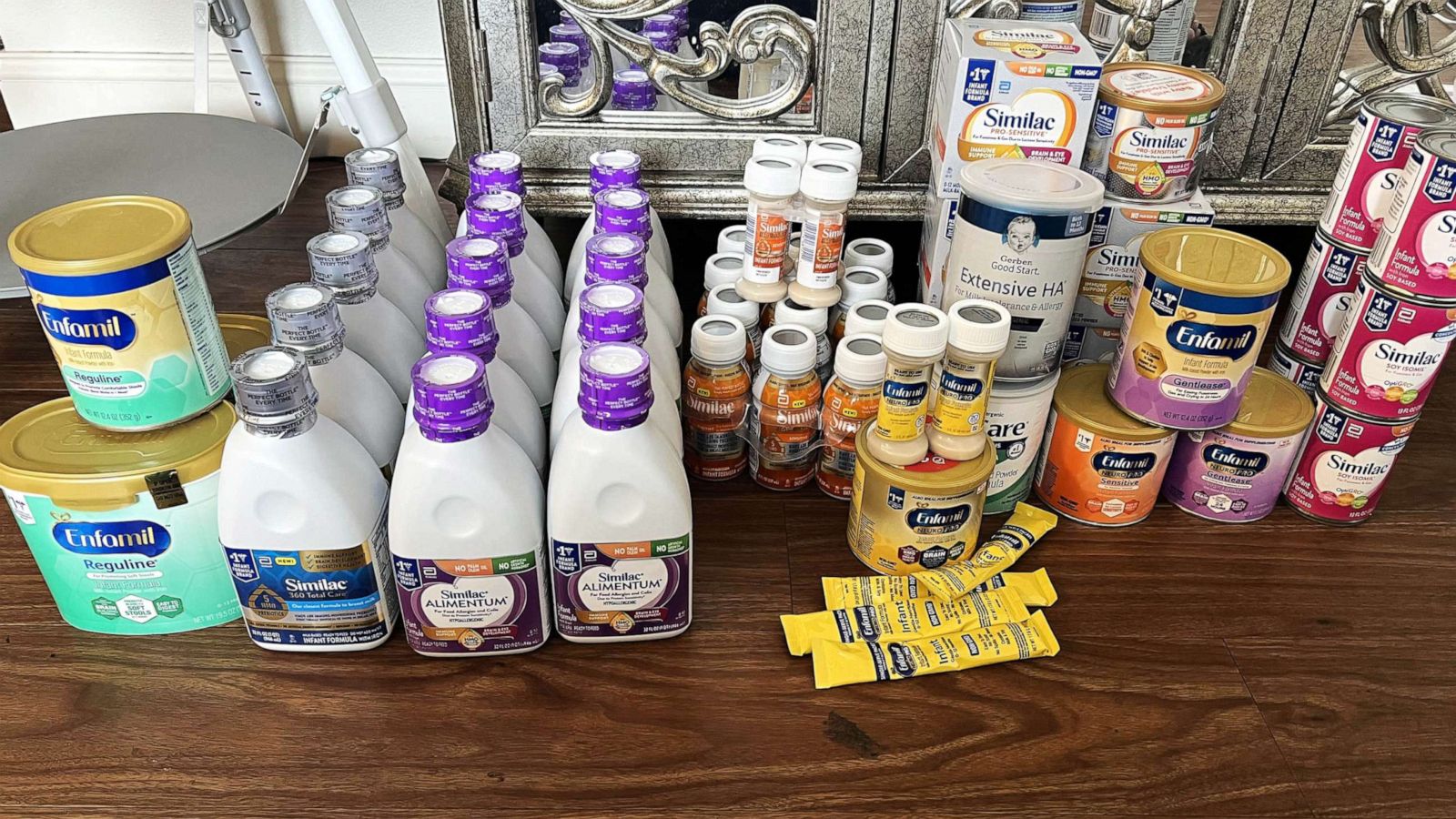 PHOTO: Parents and caregivers have been asking others for baby formula online, coordinating formula donations, and driving for hours to deliver formula to those in need.