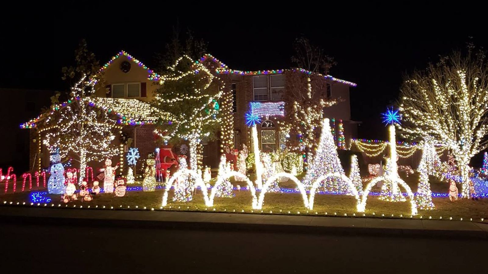 PHOTO: The Hinojosa family of Boerne, Texas, has the Christmas lights on their home blinking to the song "Baby Shark," popularized by the group Pinkfong.