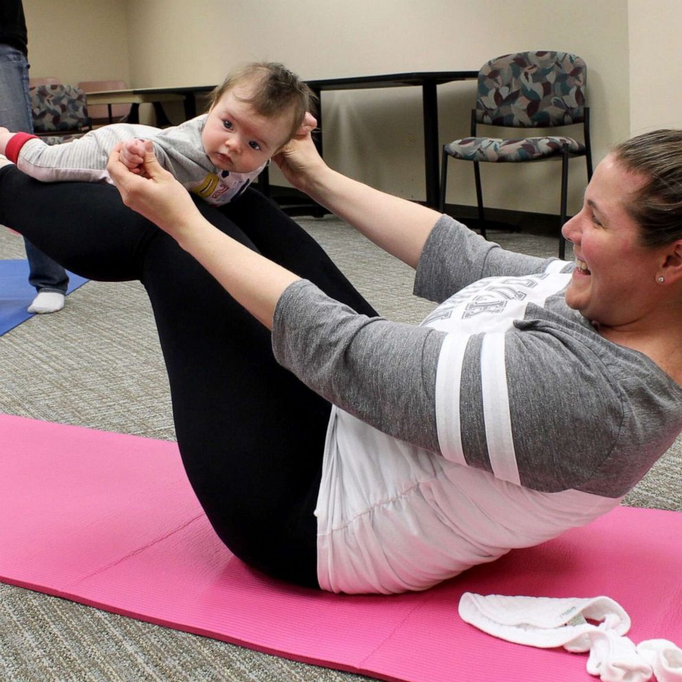 Huis lof pijp Benefits of baby yoga aren't a stretch: How it helps moms and babies - Good  Morning America
