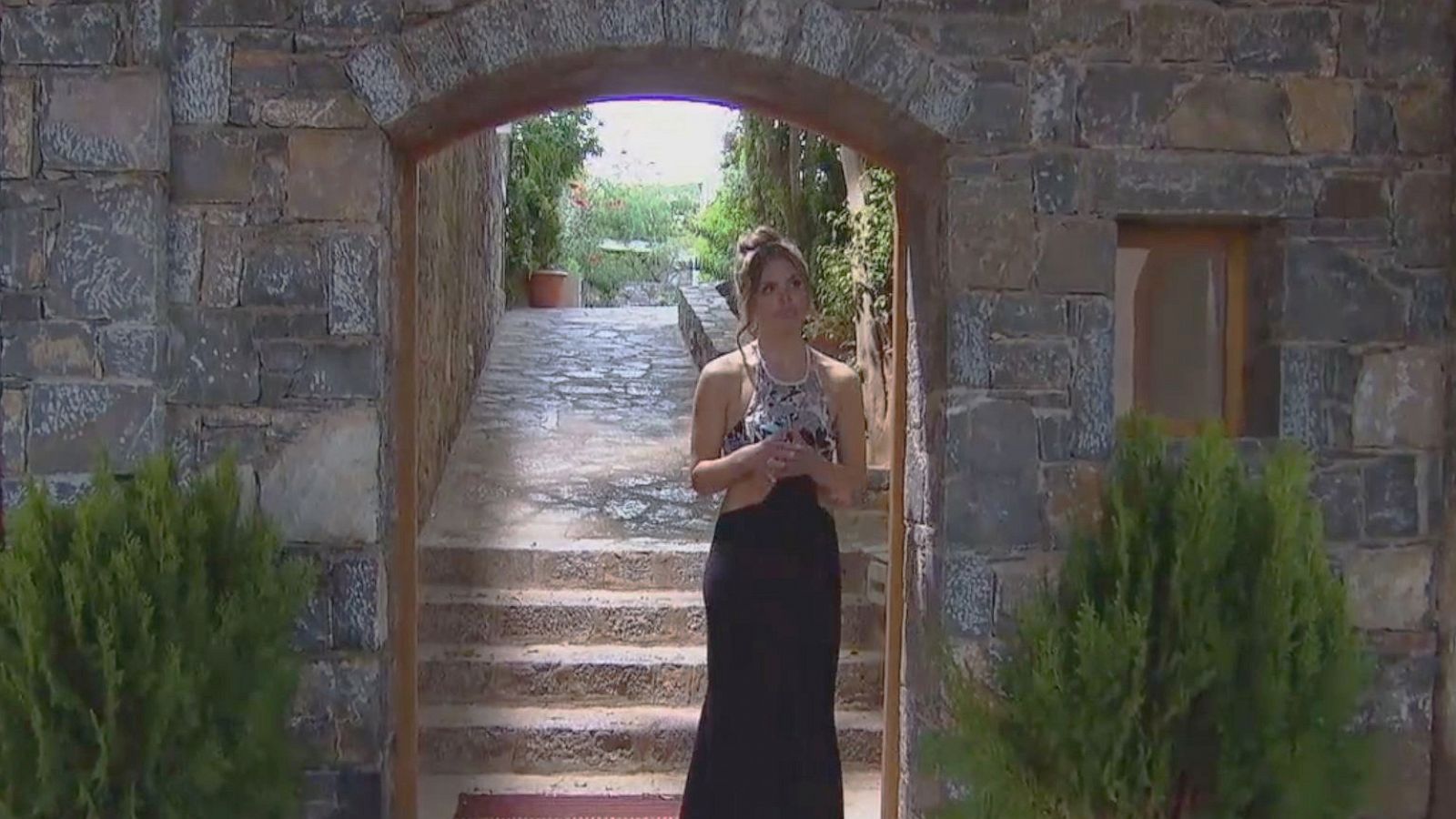 PHOTO: Bachelorette Hannah waits to deliver rose.