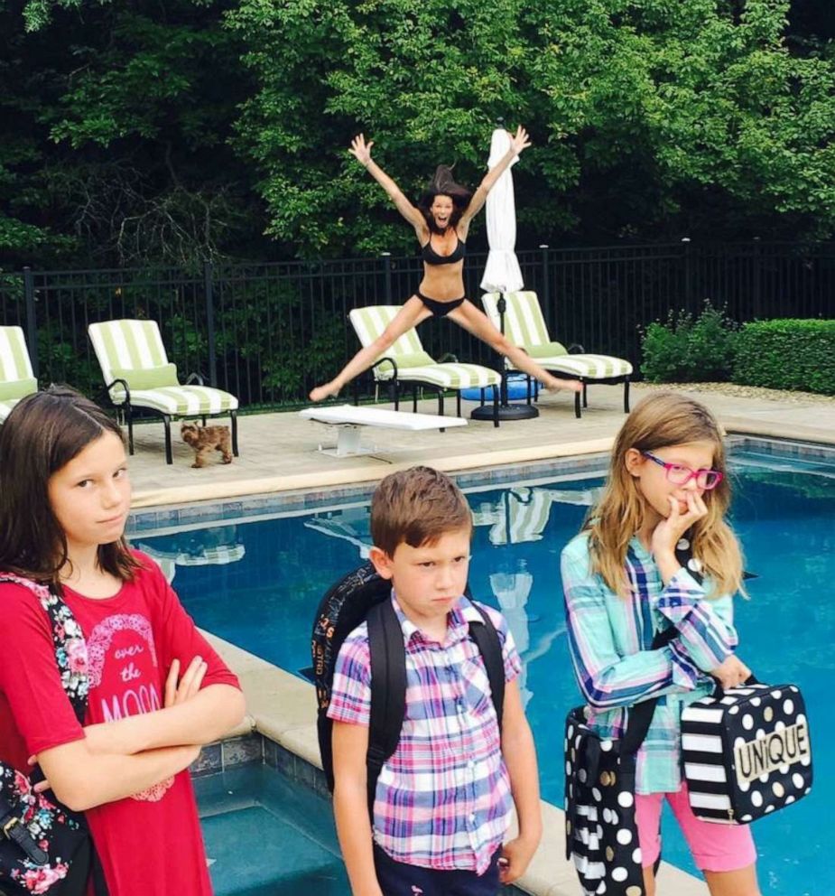 PHOTO: Leslie Kemelgor takes hilarious back to school pictures with her kids year after year.