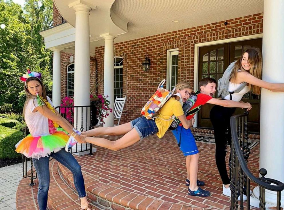 PHOTO: Leslie Kemelgor takes hilarious back to school pictures with her kids year after year.
