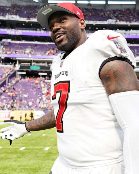 Shaq Barrett of the Tampa Bay Buccaneers loses daughter to drowning -  Deseret News