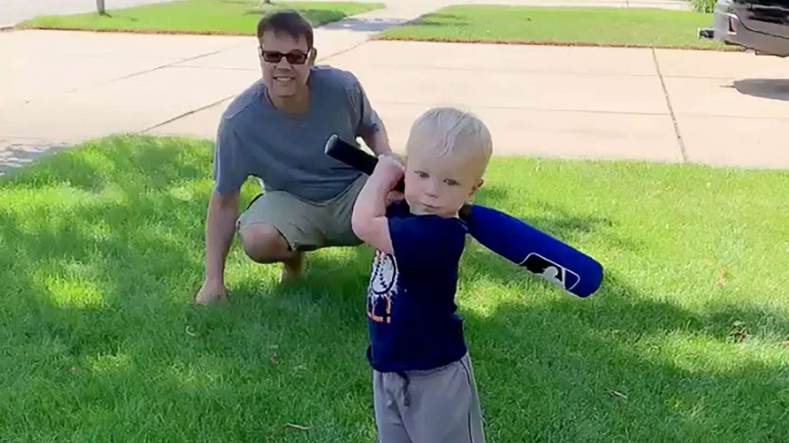 Toddler swings baseball bat like a star slugger - ABC News
